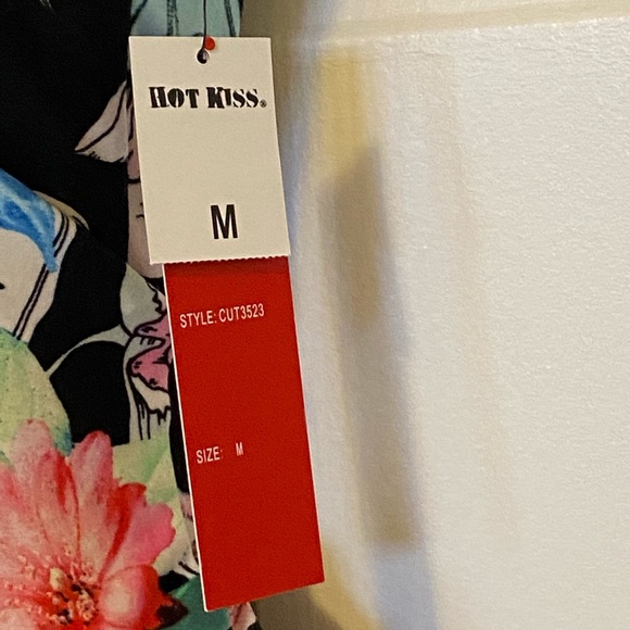 NWT 🌸 Spaghetti Strap Crop Top tank by Hot Kiss - Picture 3 of 12